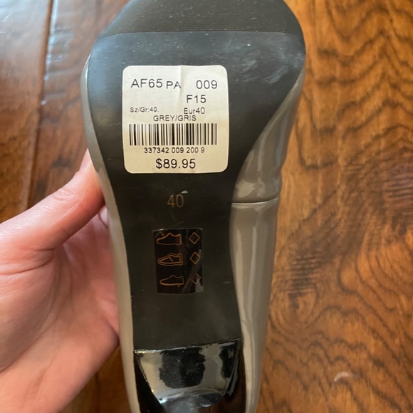 Le Chateau Faux Patent Leather Heels - Size 40 - Picture 3 of 6